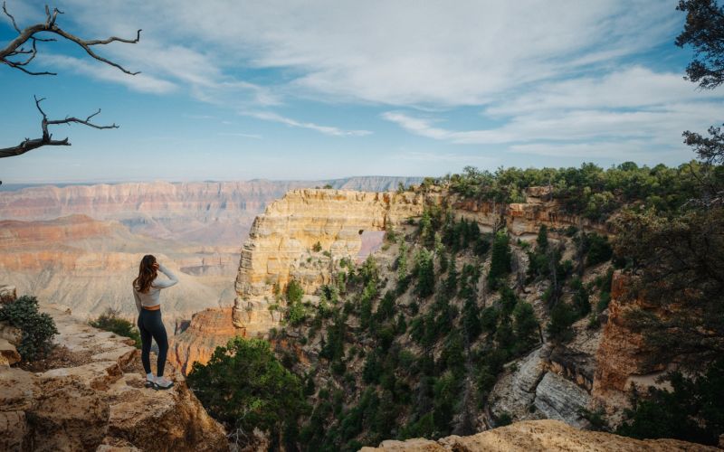 Wanderer auf dem North Kaibab Trail am North Rim Grand Canyon, Saison 2026